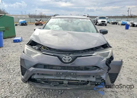 2017 Toyota Rav4 Le z USA, uszkodzony, nr VIN JTMZFREV1HJ711940